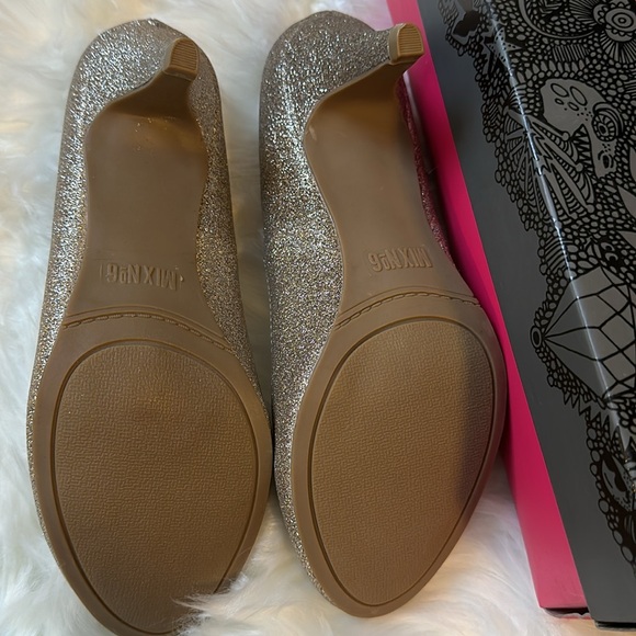 New in Box: Mix No. 6 Barbie Pump In Gold Glitter Size 8.5 | Color: Gold | - Picture 4 of 6